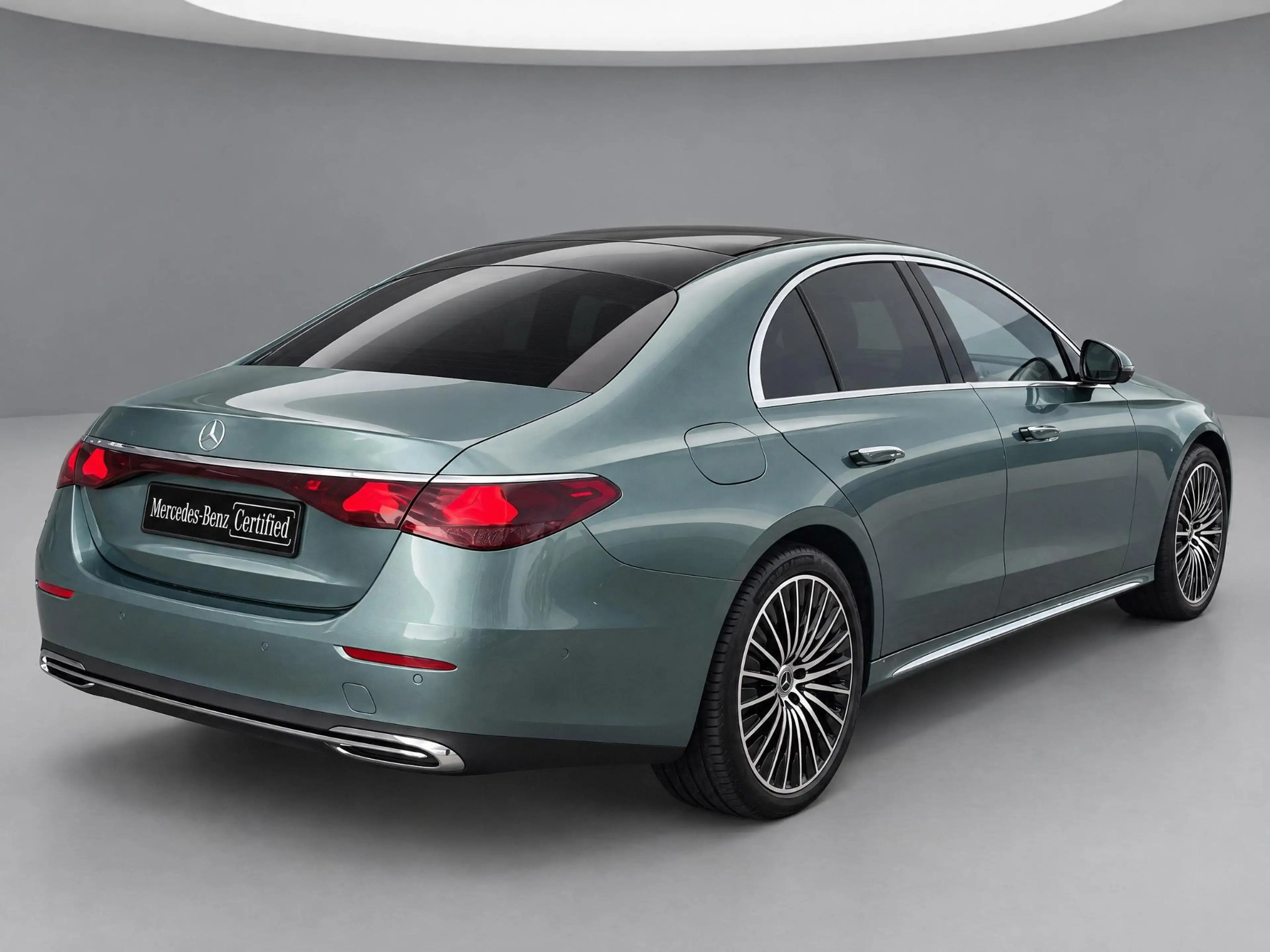 Mercedes-Benz E 400 e 4MATIC Exclusive Line — photo 2