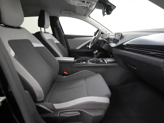 Opel Astra view 3