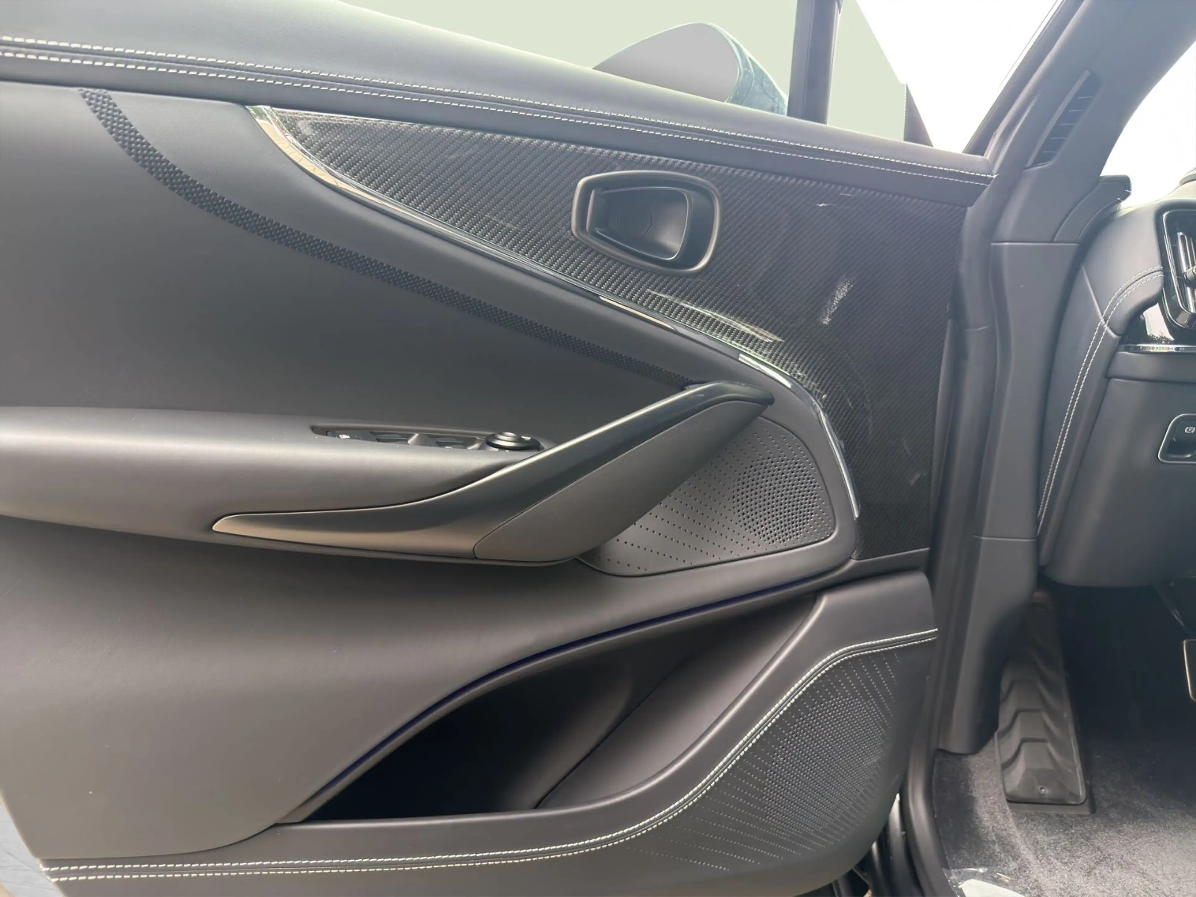 Aston Martin DBX 707 MY25 Facelift — photo 14