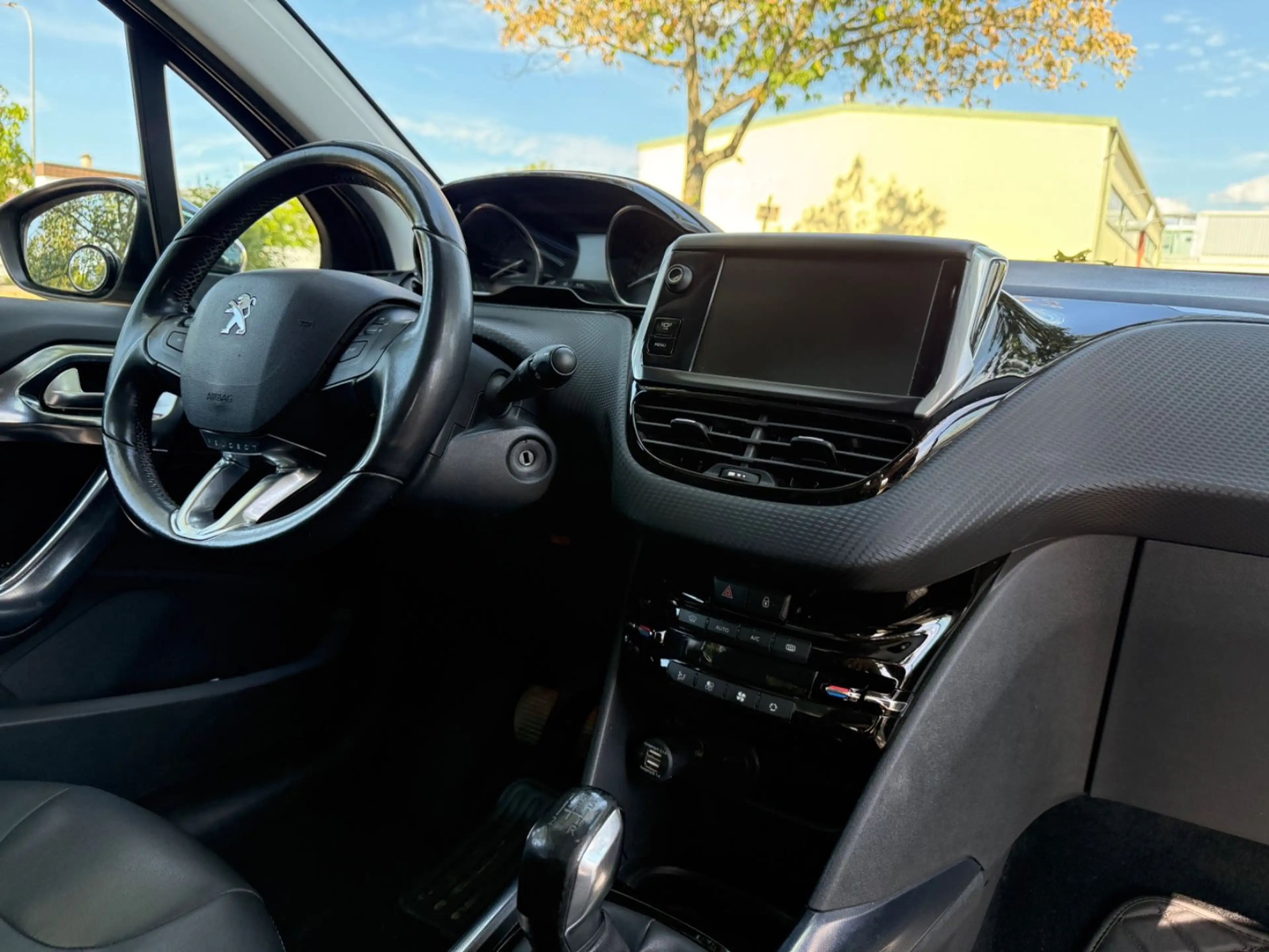 Peugeot 2008 Allure , KW ; 88 , Pano + Klima . — photo 7