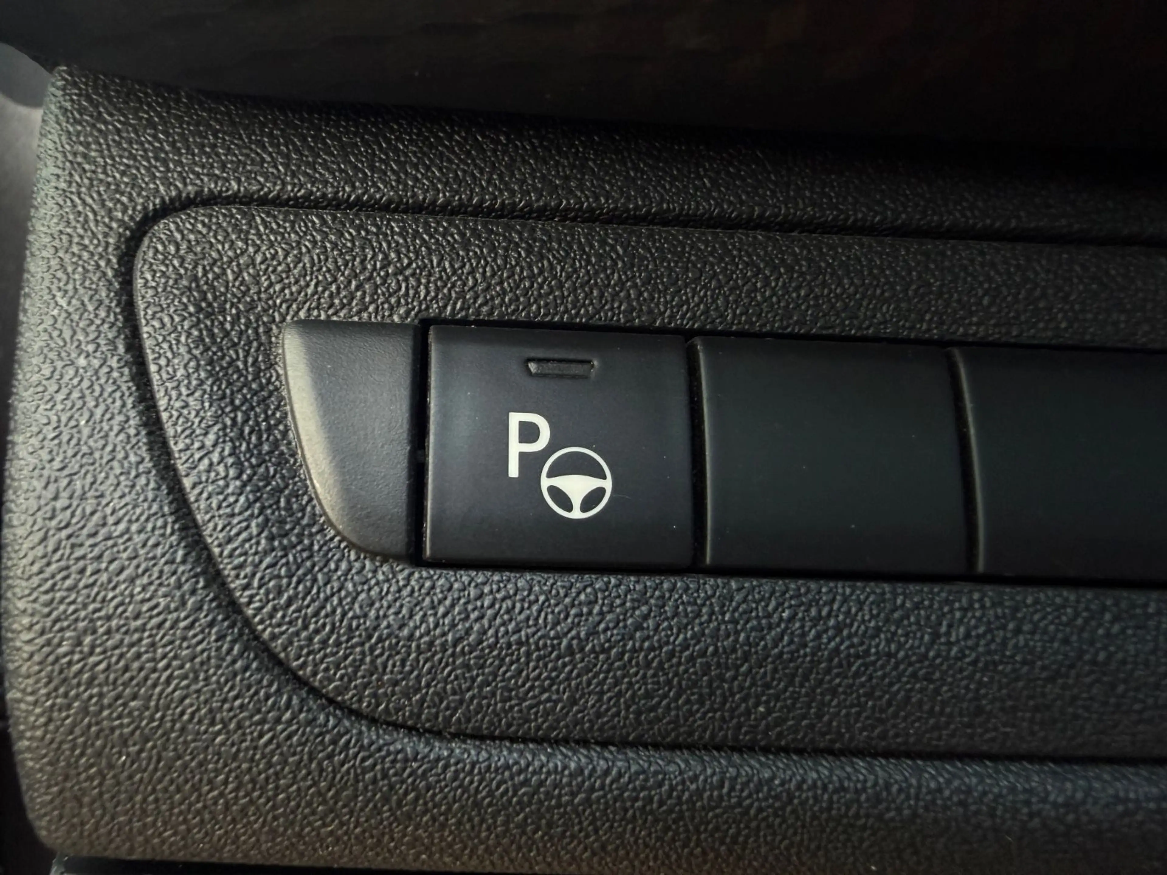 Peugeot 2008 Allure , KW ; 88 , Pano + Klima . — photo 13