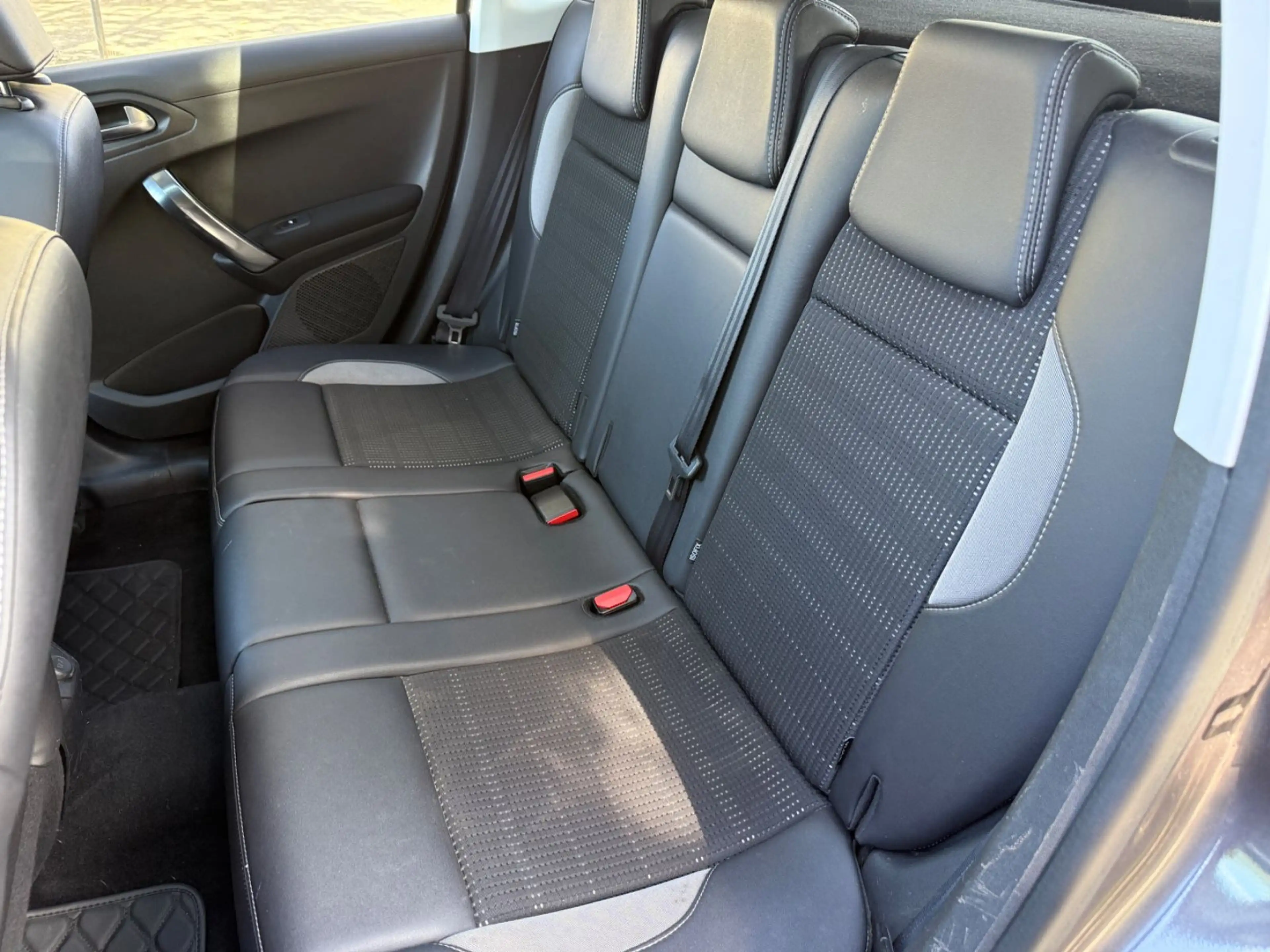 Peugeot 2008 Allure , KW ; 88 , Pano + Klima . — photo 11
