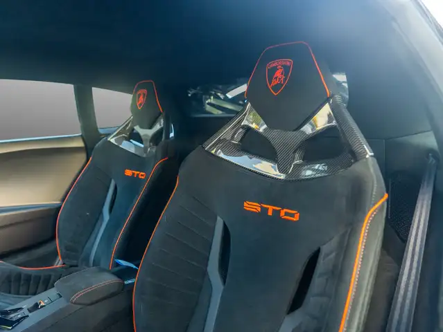Lamborghini Huracan view 8