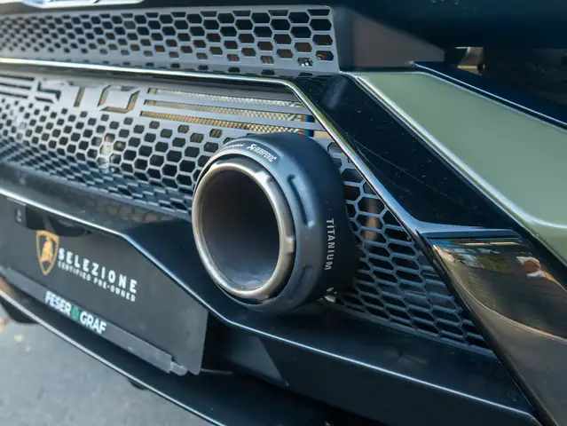 Lamborghini Huracan view 15