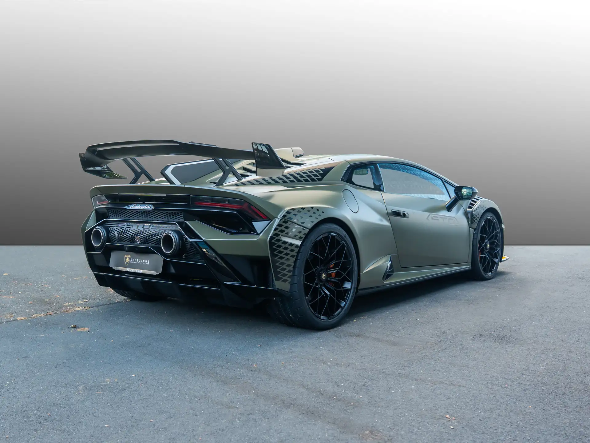 Lamborghini Huracan 2023 초록 사진 3