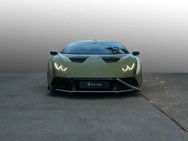 Lamborghini Huracan view 5