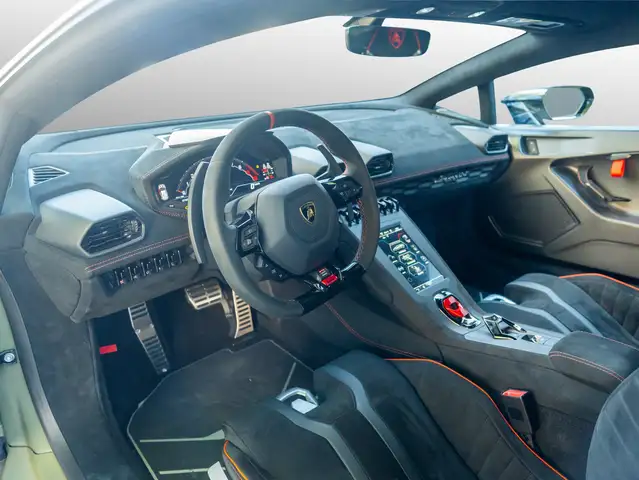 Lamborghini Huracan view 6