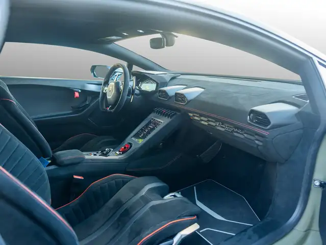 Lamborghini Huracan view 7