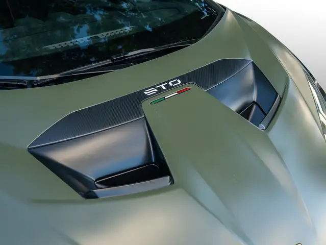 Lamborghini Huracan view 12