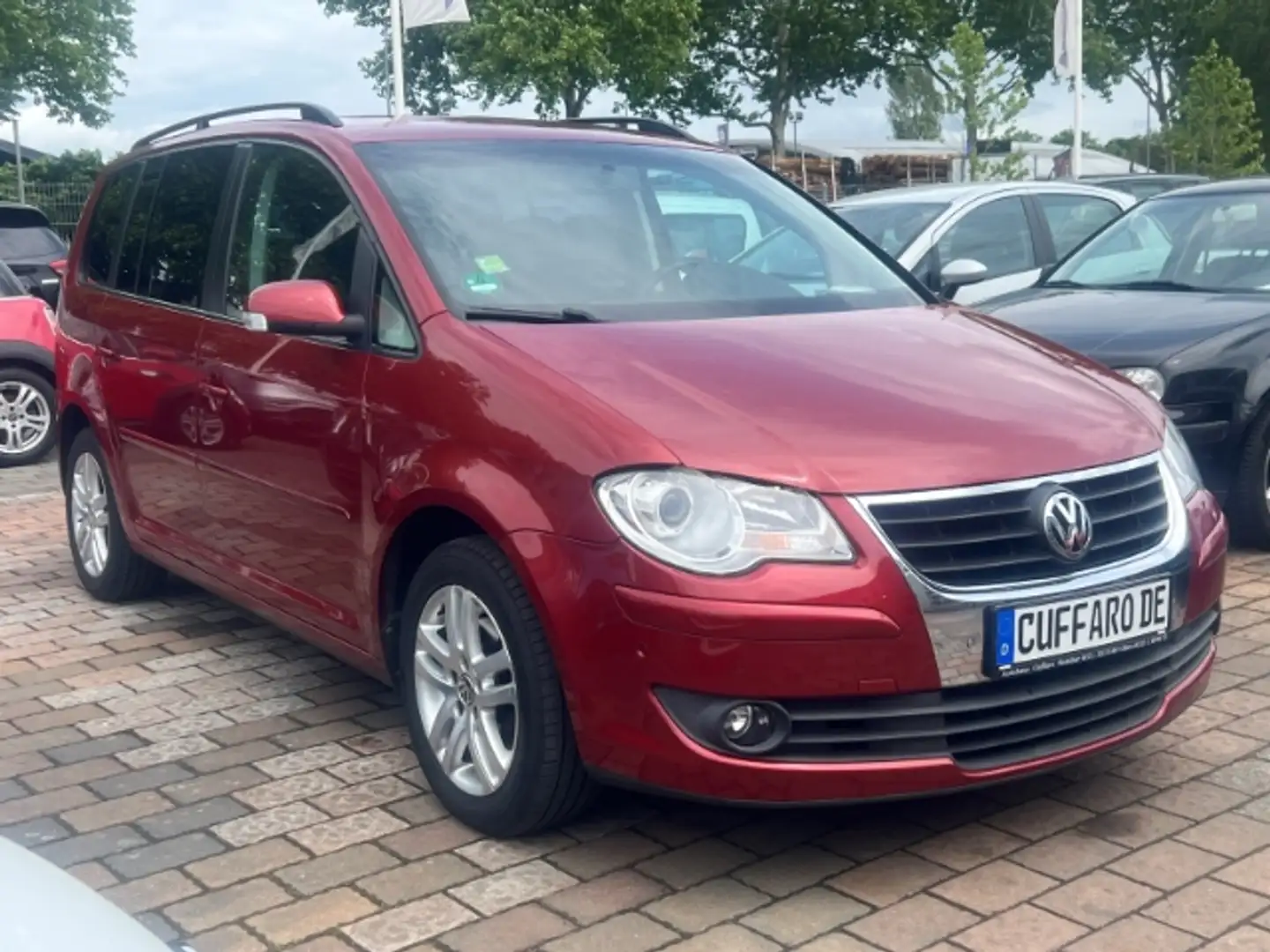 Volkswagen Touran Trendline 2.0 TDI 7-Sitzer Soundsystem Mehrzonenkl Rot - 2