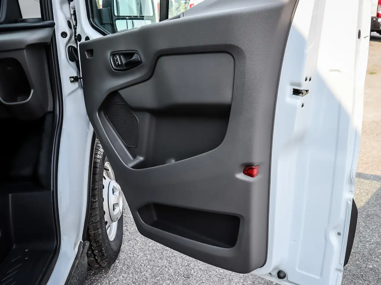 Ford Transit Cargo Van снимка Ford Transit Cargo Van