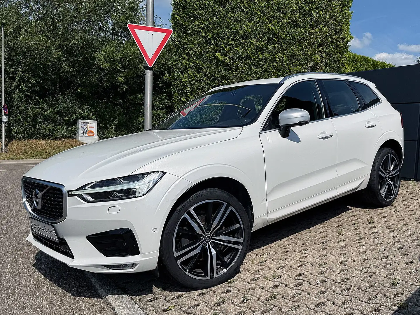 Volvo XC60 R Design|21Zoll|Leder|Pano|HarmanKardon|AHK Weiß - 2