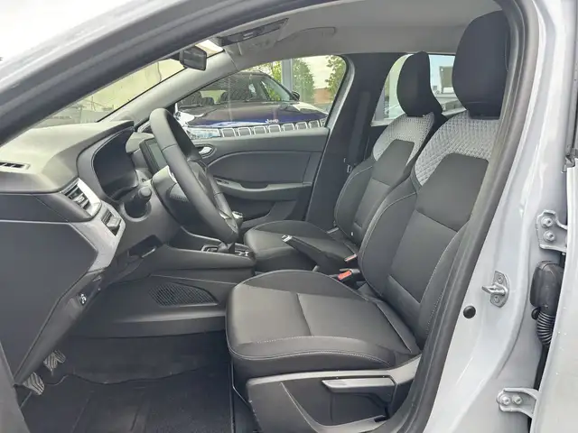 Renault Clio view 9