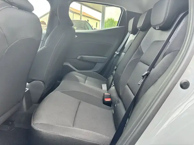 Renault Clio view 8