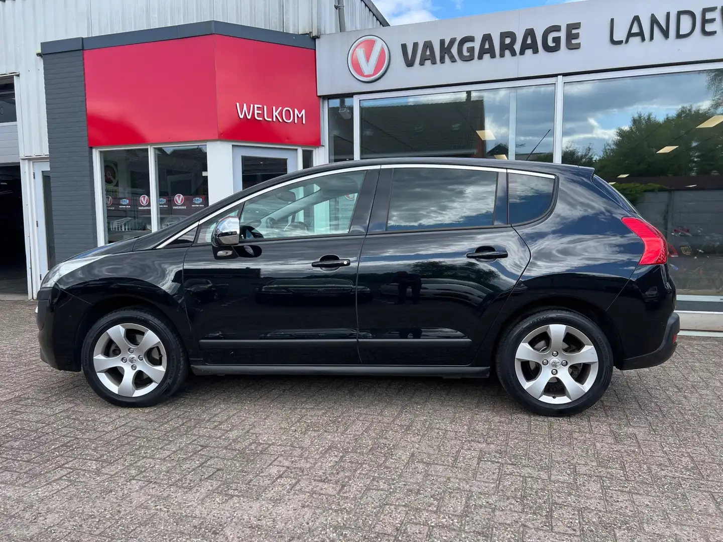 Peugeot 3008 1.6, Nieuwe banden, Nieuwe Ketting, Trekhaak, Pano Nero - 2