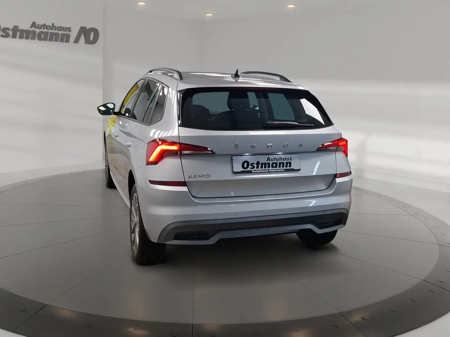 Skoda Kamiq 1.5 TSI Clever AHK PDC el.Heck CarPlay Plateado - 2