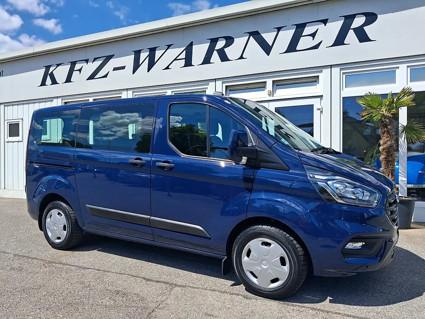 Ford Transit Custom Variobus 2,0 TDCI L1H1 320 Trend 9 Sitzer Blau - 1