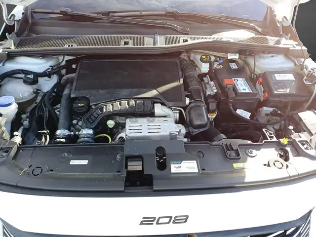 Peugeot 208 view 5