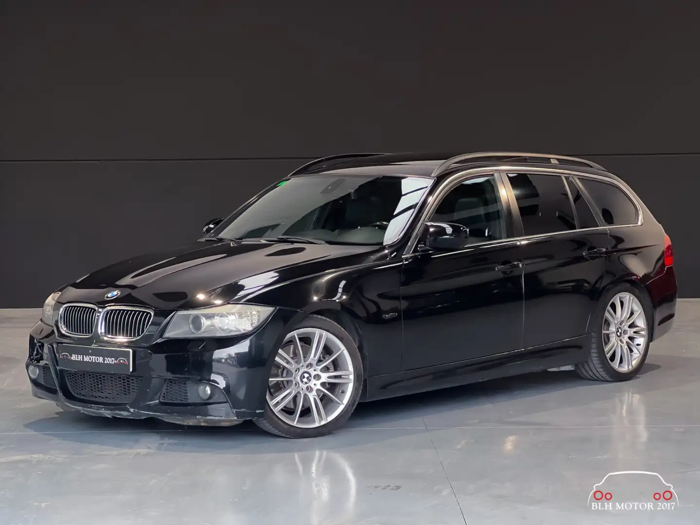 BMW 330 330dA Touring Noir - 1
