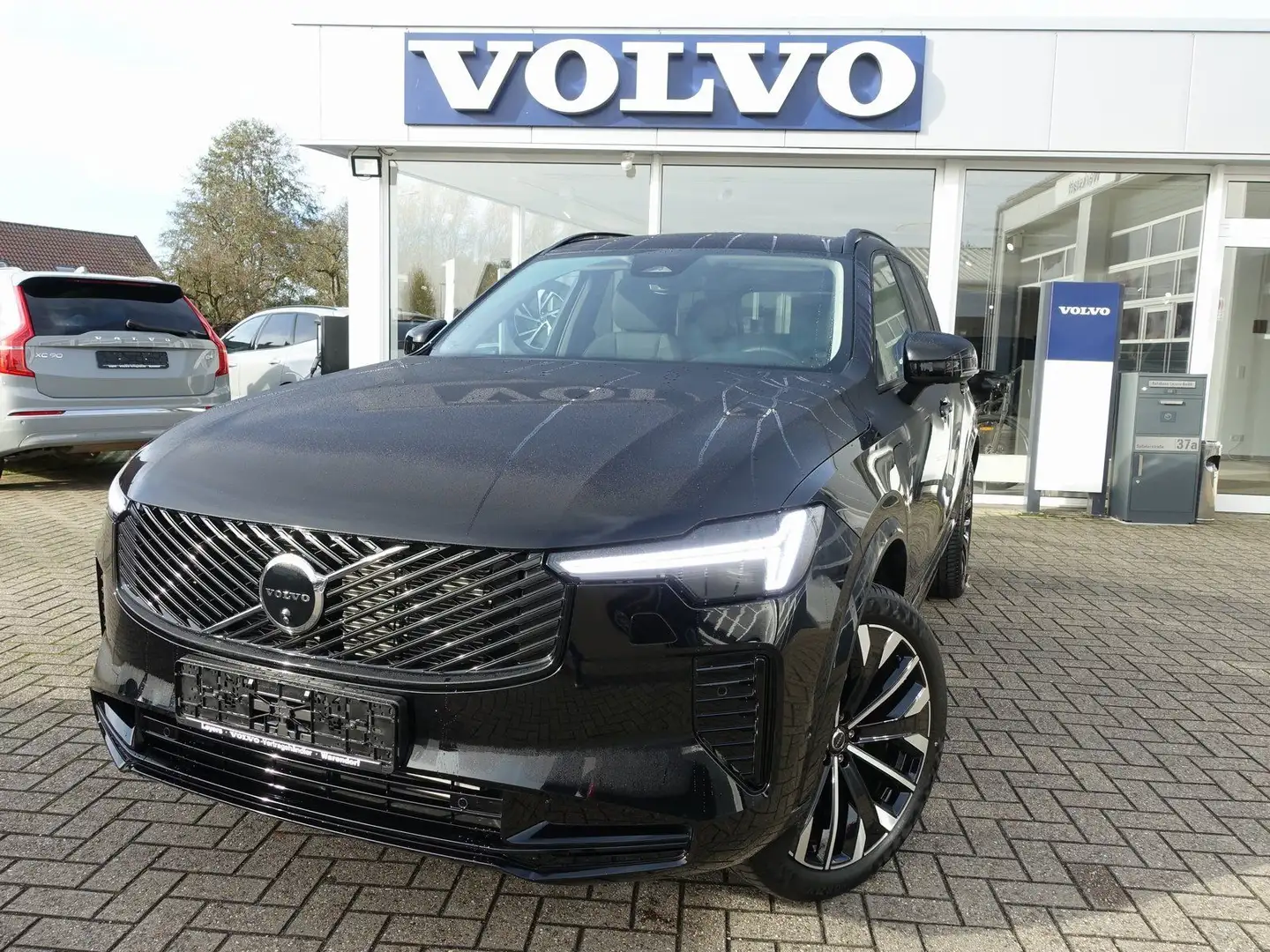 Volvo XC90 Plus Dark T8 AWD Plug-in /360°/FourC/Pano Schwarz - 1