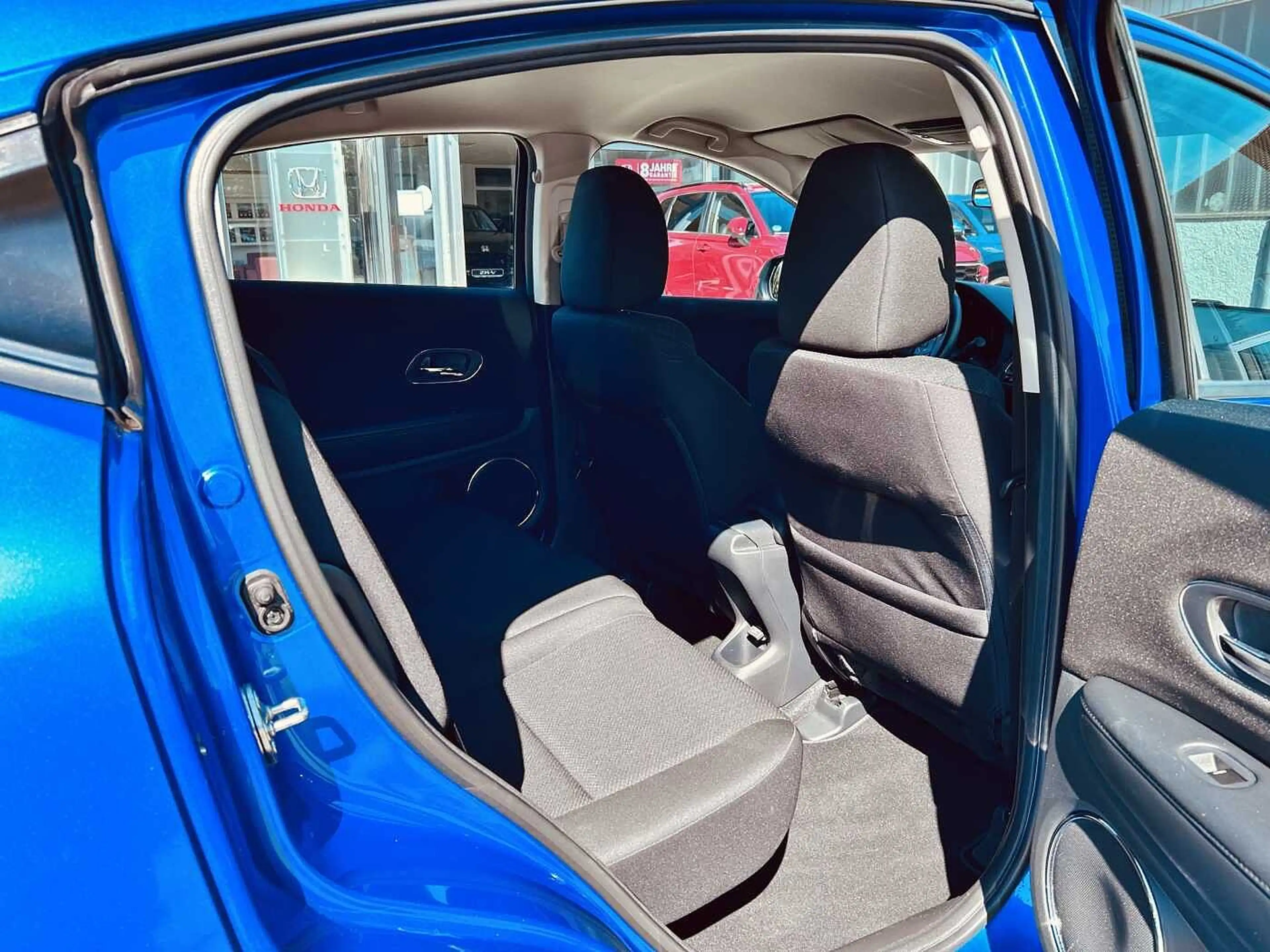 Honda HR-V 1.5 i-VTEC Elegance — photo 13