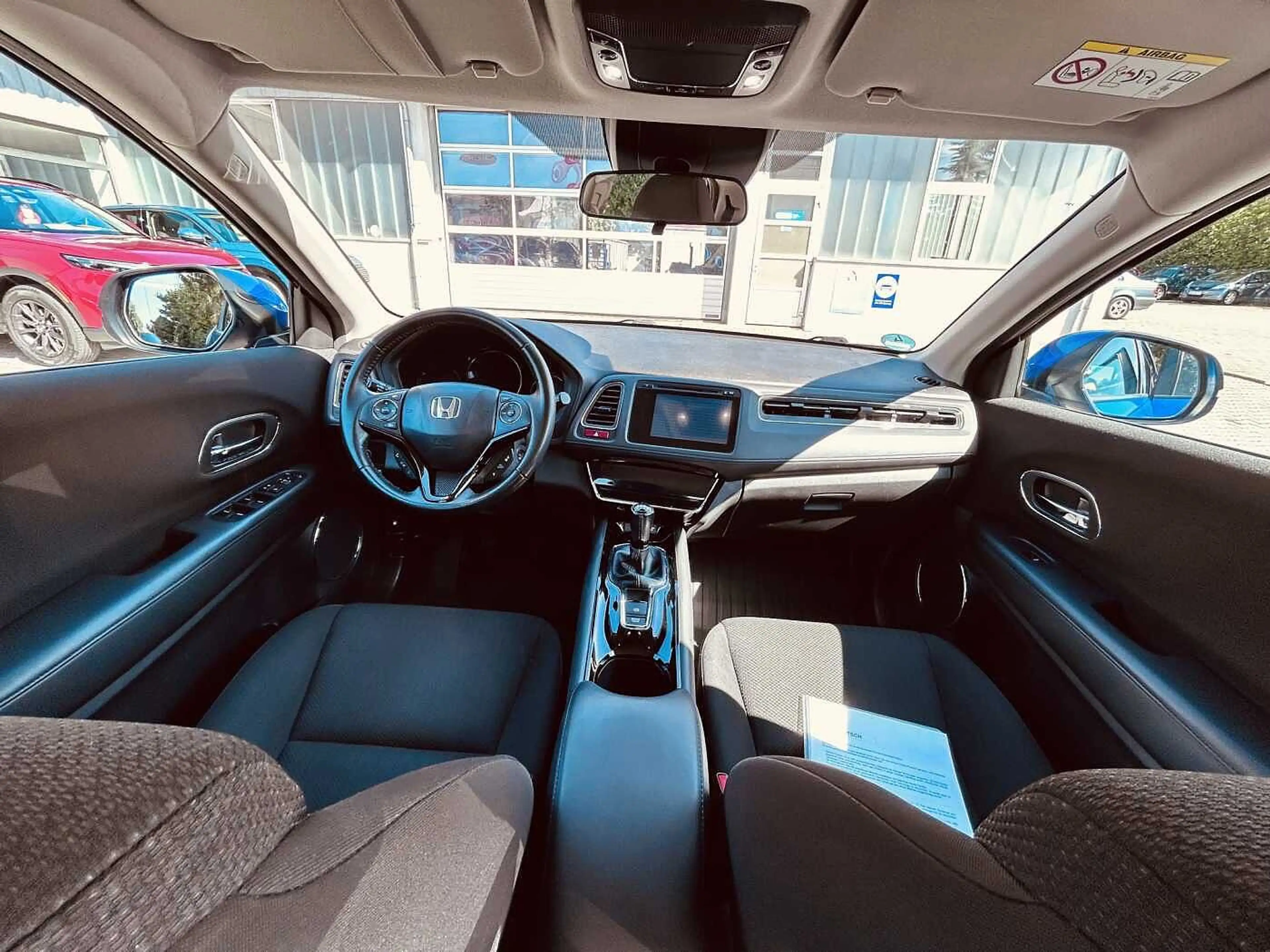 Honda HR-V 1.5 i-VTEC Elegance — photo 12