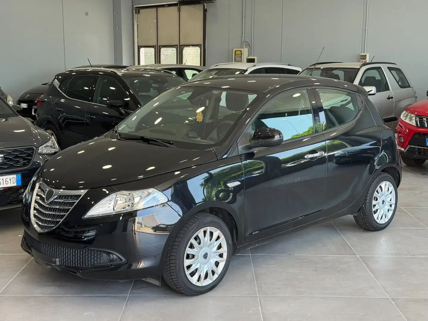Lancia Ypsilon 1.2 69 CV 5 porte S&S Platinum Nero - 1