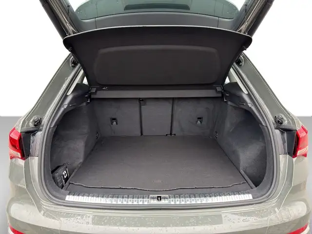 Audi Q3 view 9