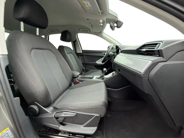 Audi Q3 view 10