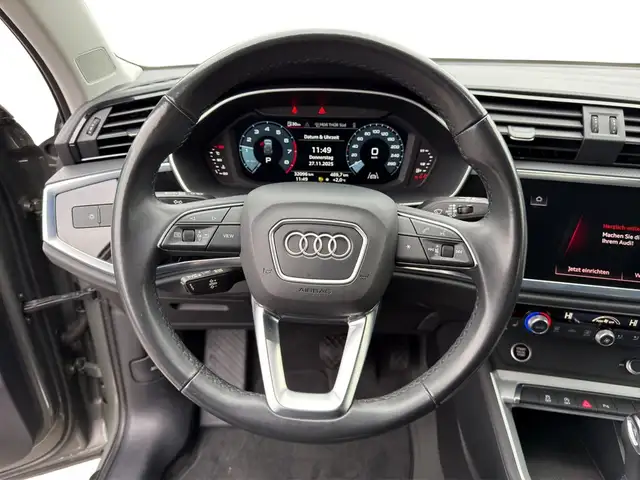 Audi Q3 view 13