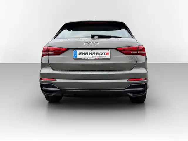 Audi Q3 view 6