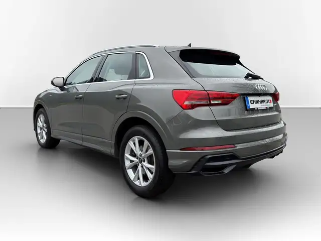 Audi Q3 view 7