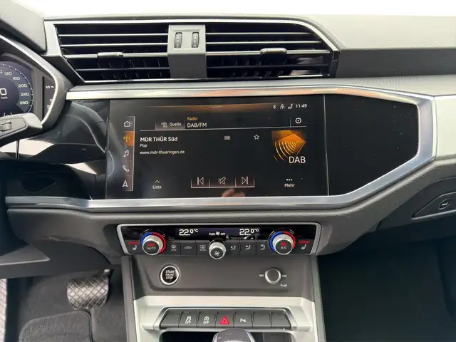 Audi Q3 view 14