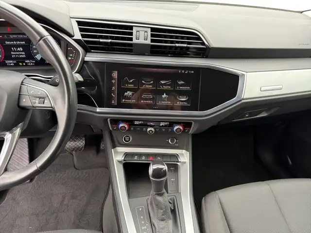 Audi Q3 view 15