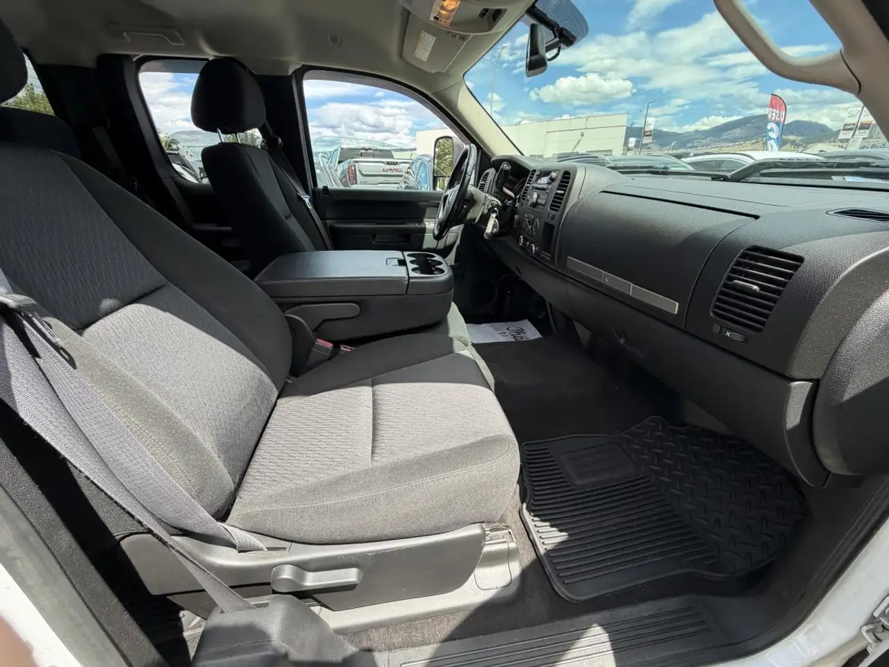 GMC Sierra 2500HD снимка GMC Sierra 2500HD