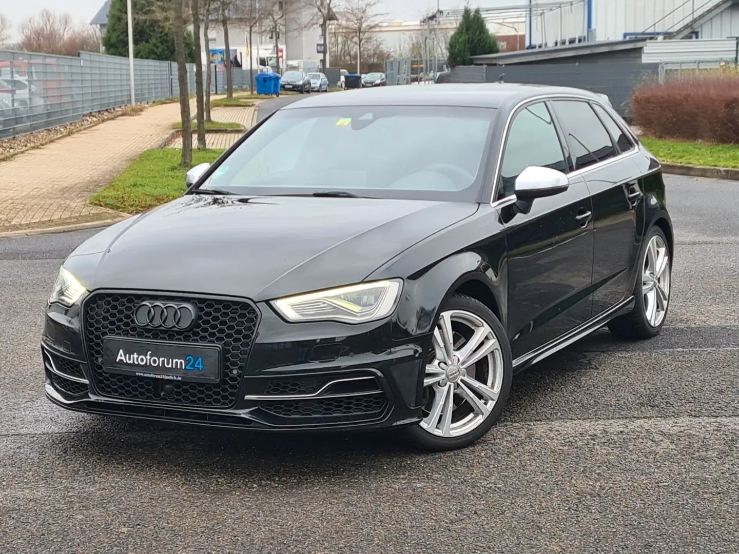 Audi S3 Sportback 2.0 TFSI quattro*Autom.*Navi*Xenon* Schwarz - 1