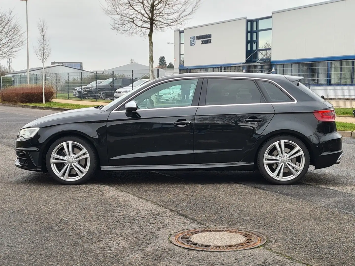 Audi S3 Sportback 2.0 TFSI quattro*Autom.*Navi*Xenon* Schwarz - 2