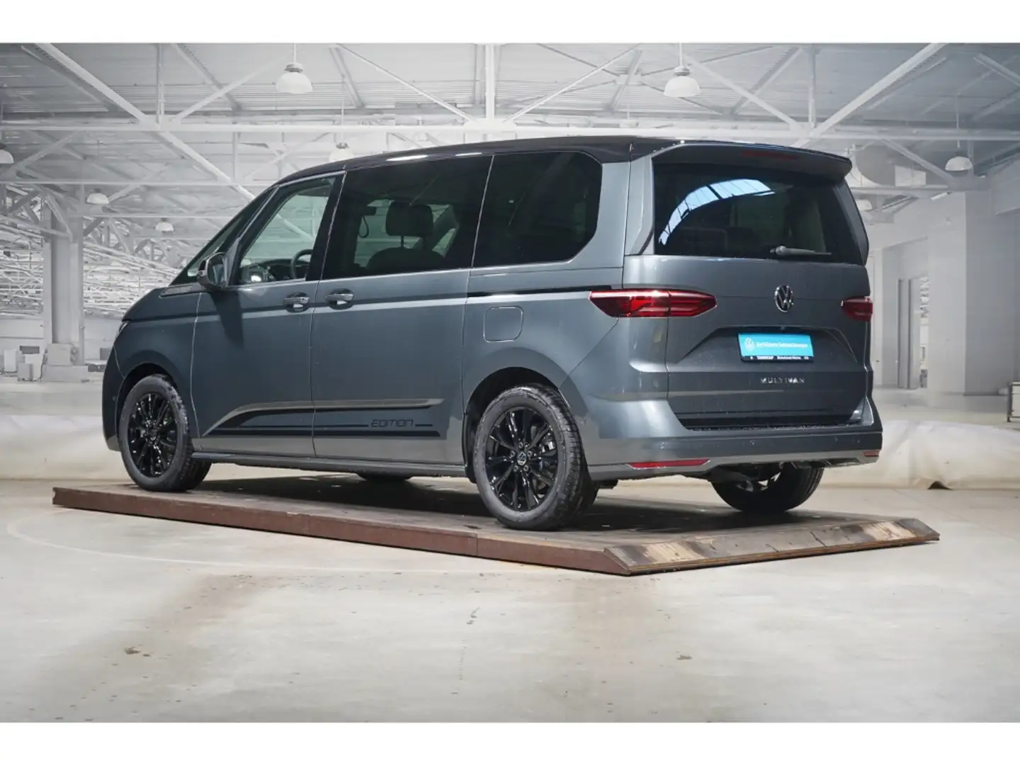 Volkswagen T7 Multivan Edition 2.0 TSI KÜ 7-Sitzer IQ.LIGHT Grau - 2
