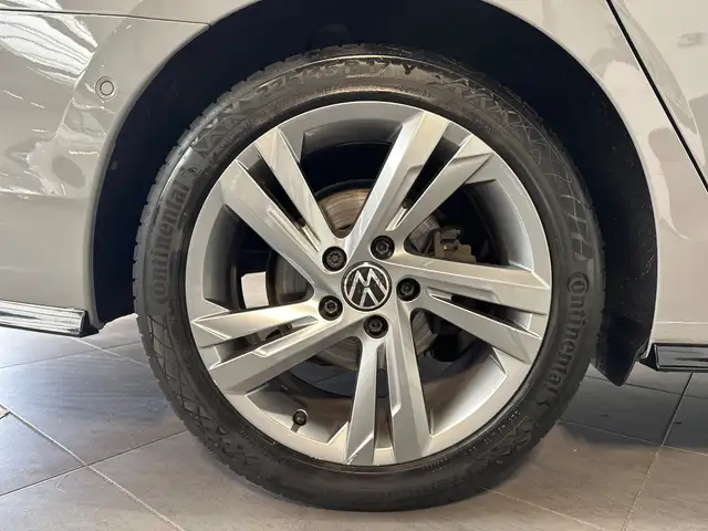 Volkswagen Golf view 3