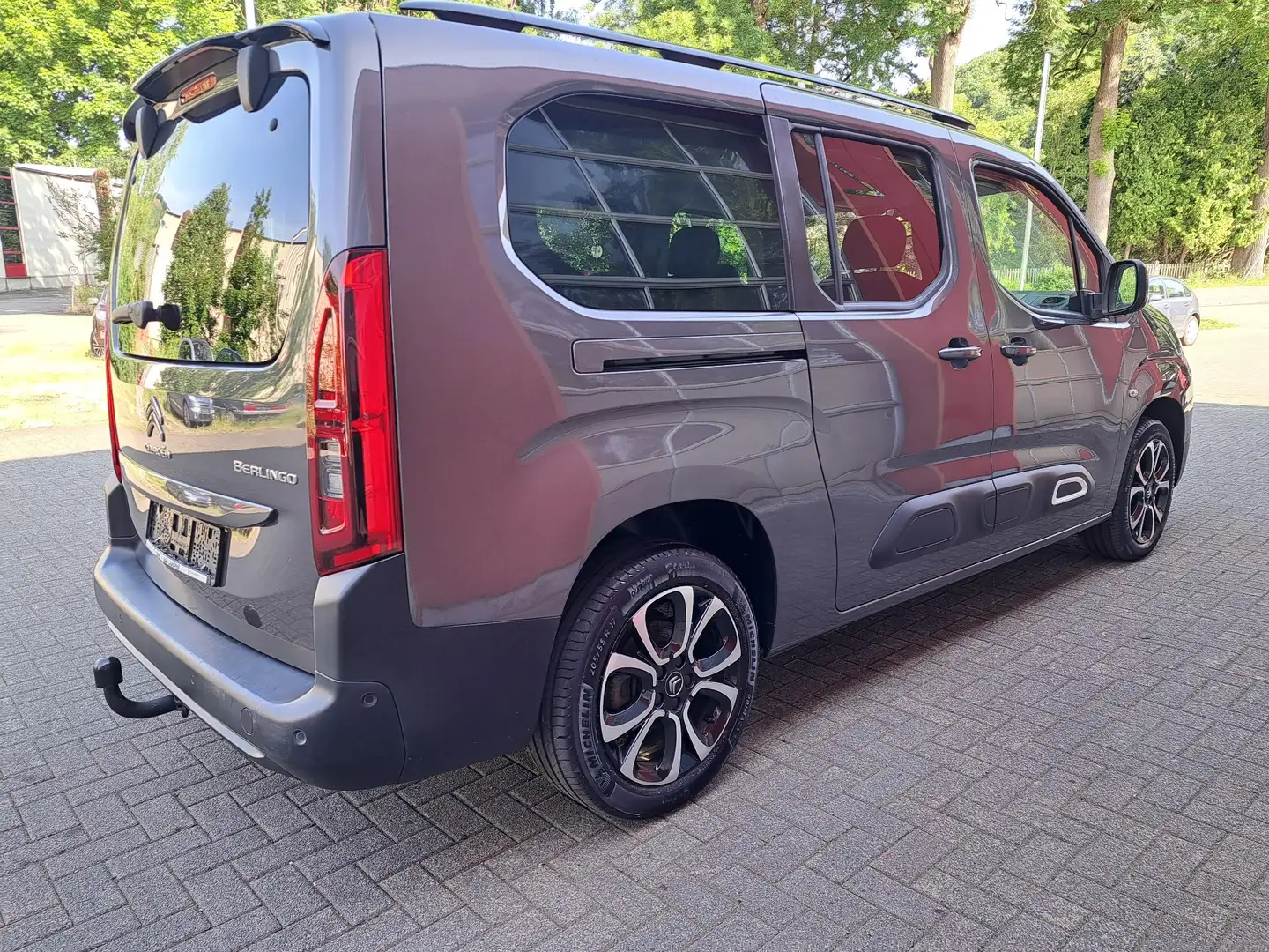 Citroen Berlingo XL BlueHDi 130 SHINE AHK STANDHEIZUNG Grau - 2