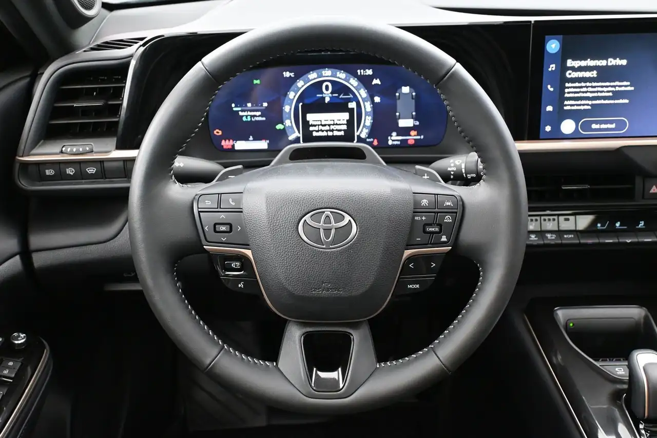 Toyota Crown снимка Toyota Crown