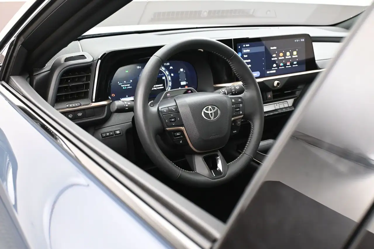 Toyota Crown снимка Toyota Crown