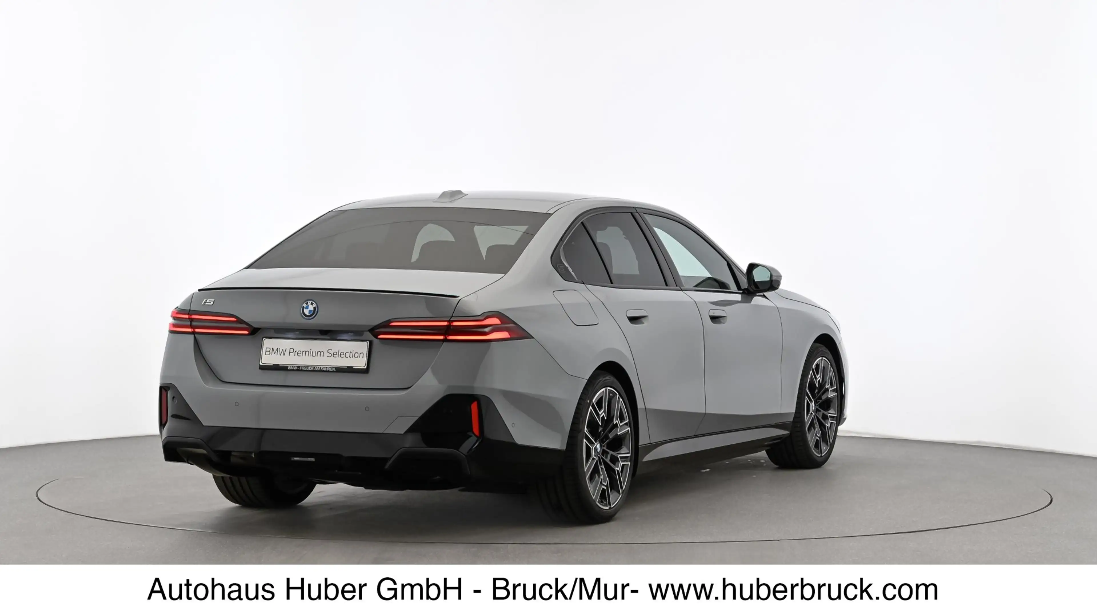 BMW i5 eDrive40 — photo 8