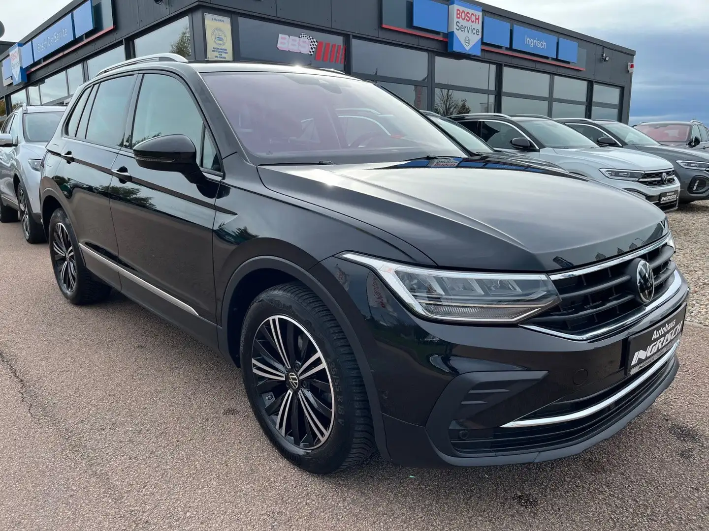 Volkswagen Tiguan Active mit LED+KAMERA+ACC Schwarz - 1
