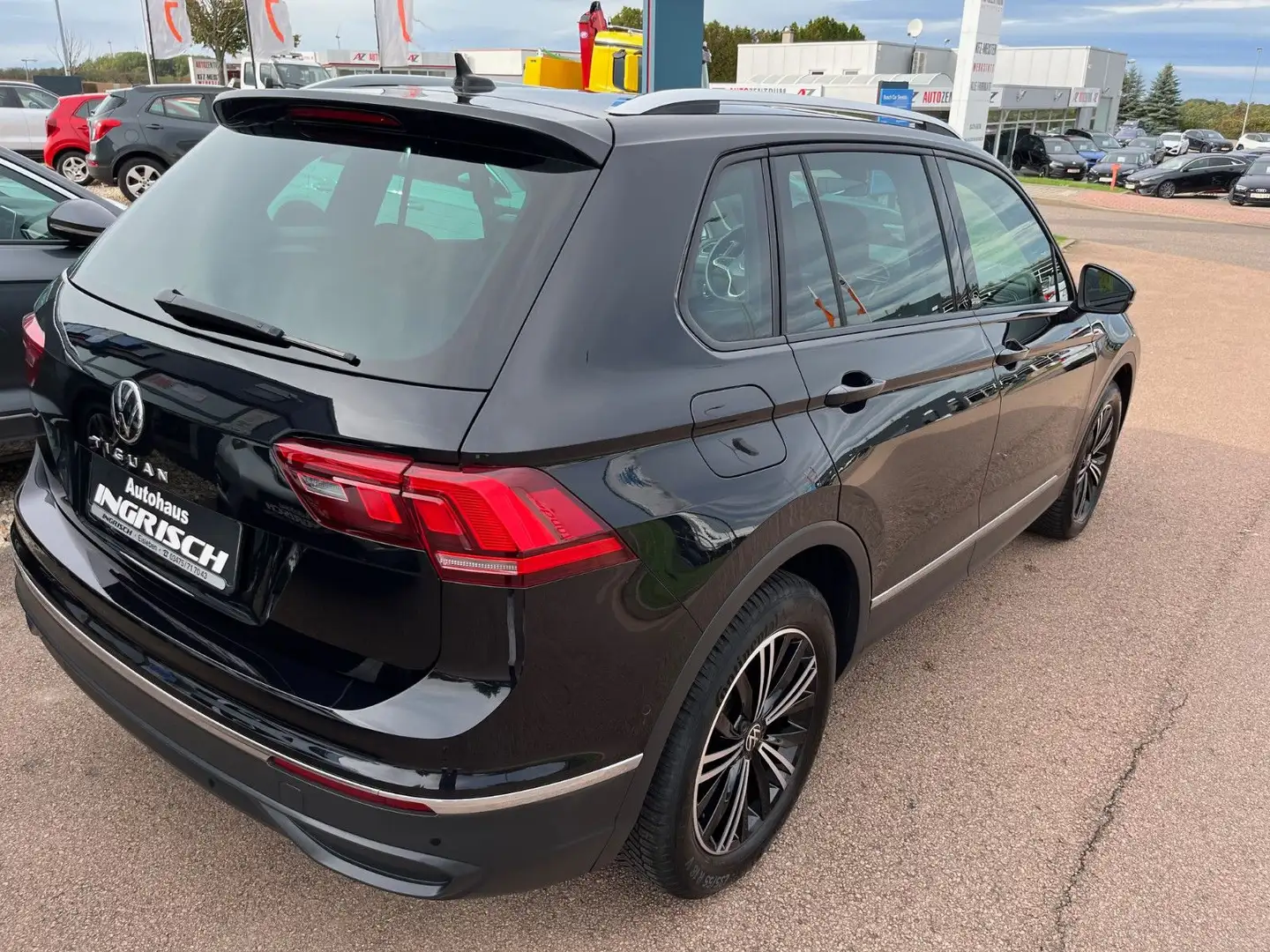 Volkswagen Tiguan Active mit LED+KAMERA+ACC Schwarz - 2