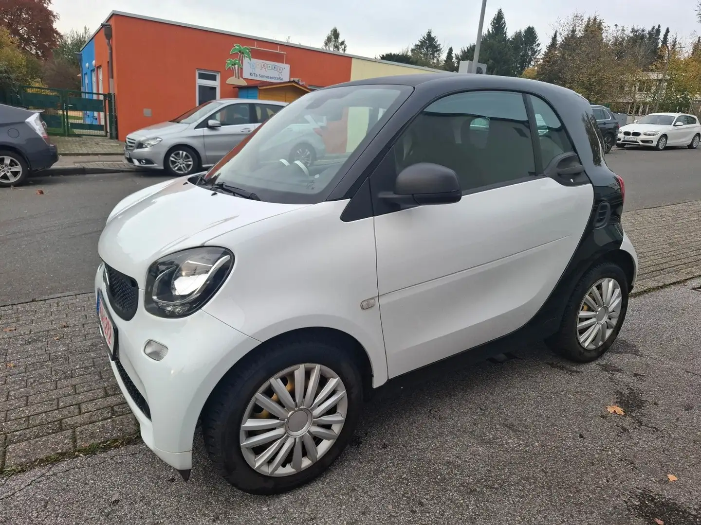 smart forTwo fortwo coupe Basis 52kW TÜV NEU SERVICE N Schwarz - 1