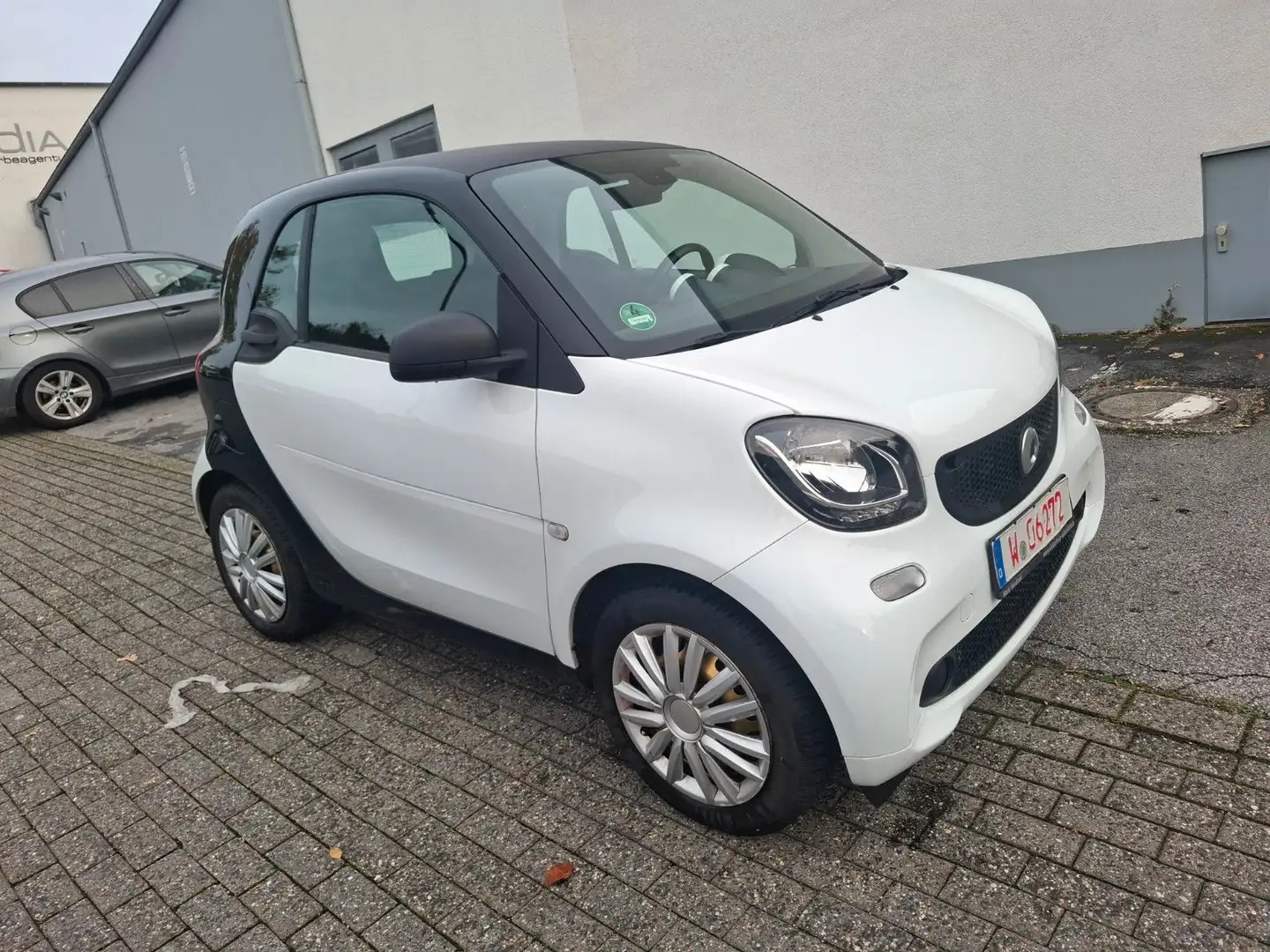 smart forTwo fortwo coupe Basis 52kW TÜV NEU SERVICE N Schwarz - 2