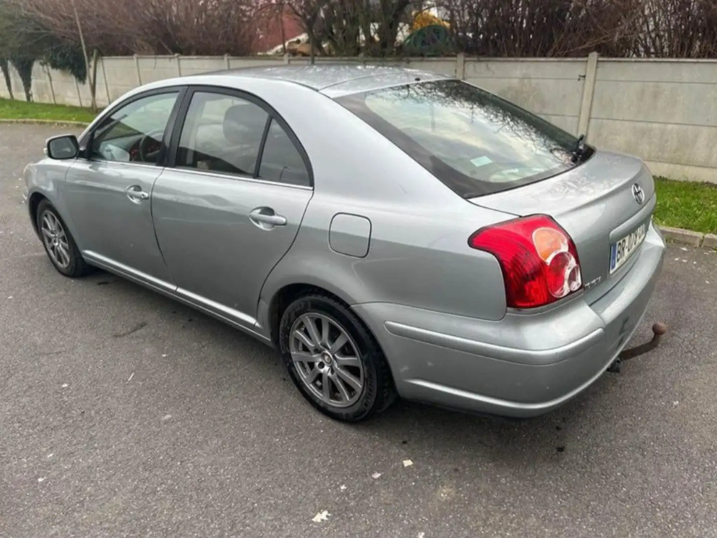 Toyota Avensis 115 D-4D Linéa Sol Grau - 2