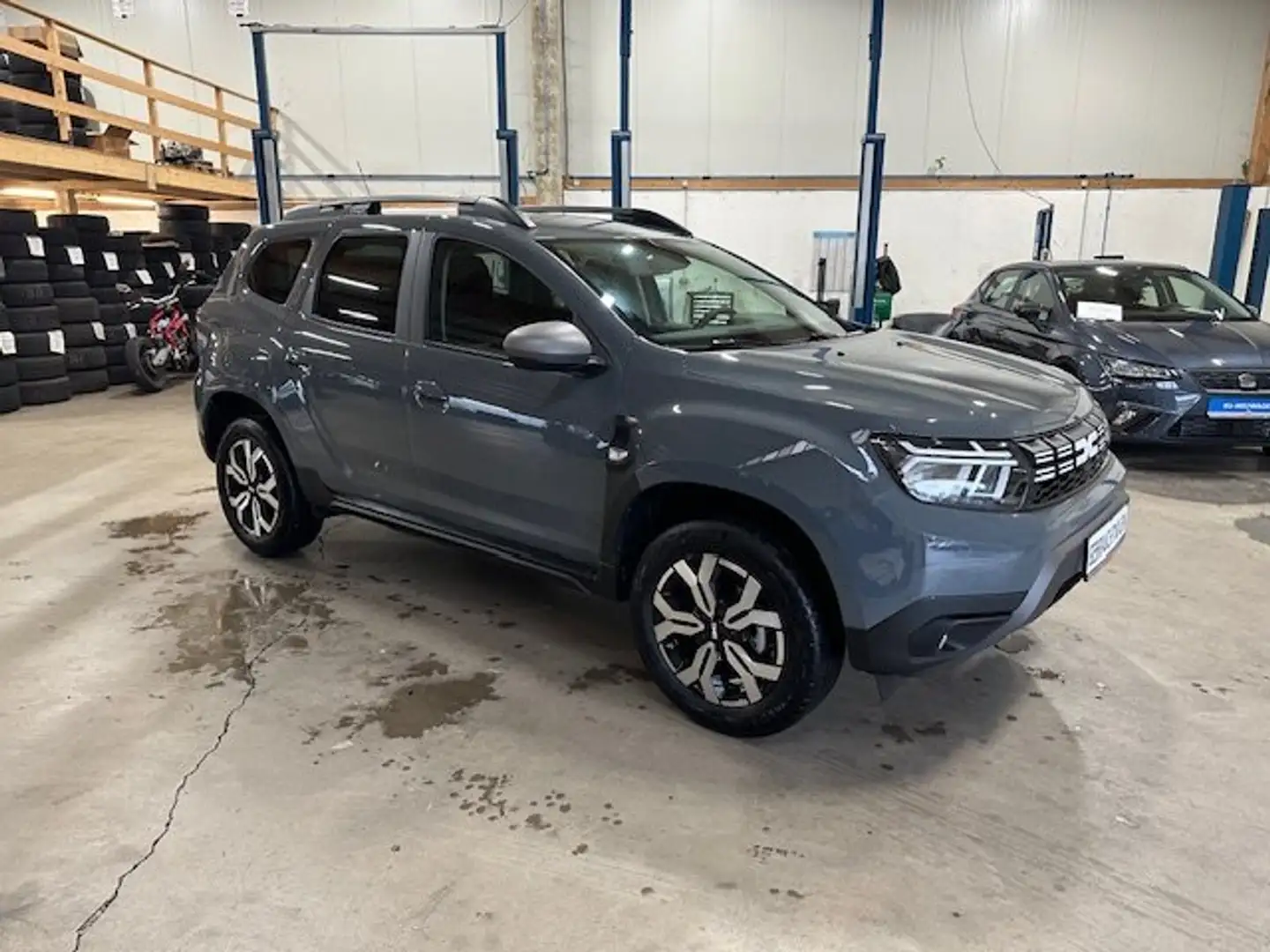 Dacia Duster Journey Grijs - 1