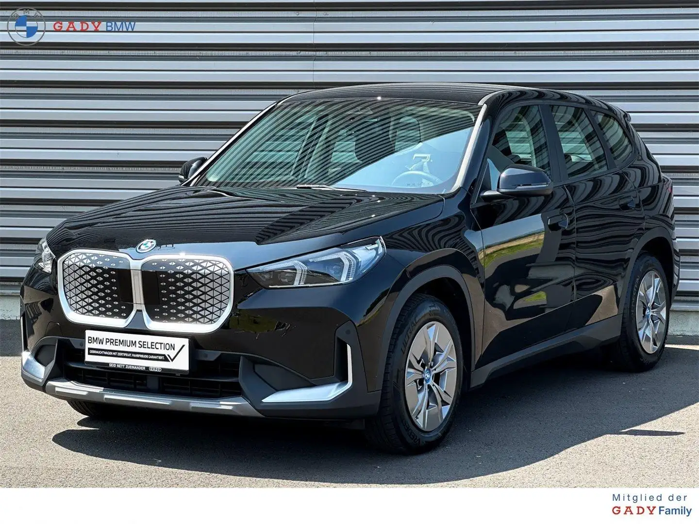 BMW iX1 eDrive20 Schwarz - 1